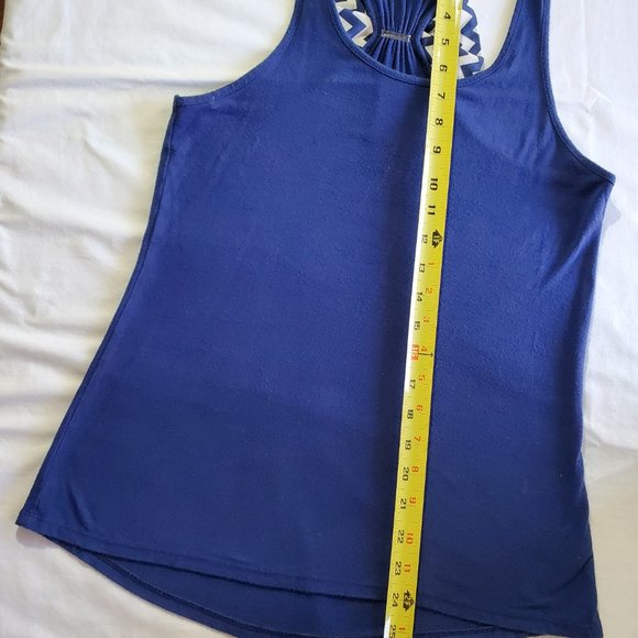 CHARMING CHARLIE Blue Racerback Chevron Bow Tank Top, Size Medium - Picture 5 of 8